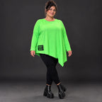 Langarmshirt in frischem Grün mit asymmetrischem Zipfelsaum aus weichem Stretchjersey