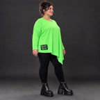 Langarmshirt in frischem Grün mit asymmetrischem Zipfelsaum aus weichem Stretchjersey