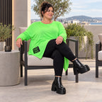 Langarmshirt in frischem Grün mit asymmetrischem Zipfelsaum aus weichem Stretchjersey