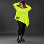Langarmshirt in Neongelb mit asymmetrischem Zipfelsaum aus weichem Stretchjersey