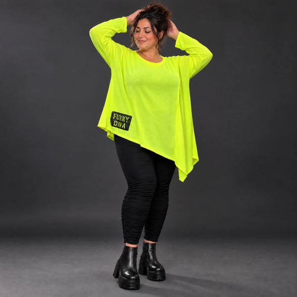 Langarmshirt in Neongelb mit asymmetrischem Zipfelsaum aus weichem Stretchjersey