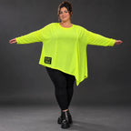 Langarmshirt in Neongelb mit asymmetrischem Zipfelsaum aus weichem Stretchjersey