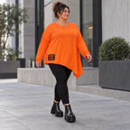 Orange Langarmshirt aus weichem Stretchjersey mit asymmetrischem Schnitt und Zipfelsaum