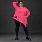 Langarmshirt in frischem Pink mit asymmetrischem Zipfelsaum aus weichem Stretchjersey