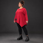 Rotes Langarmshirt mit asymmetrischem Zipfelsaum aus weichem Stretchjersey aus Italien