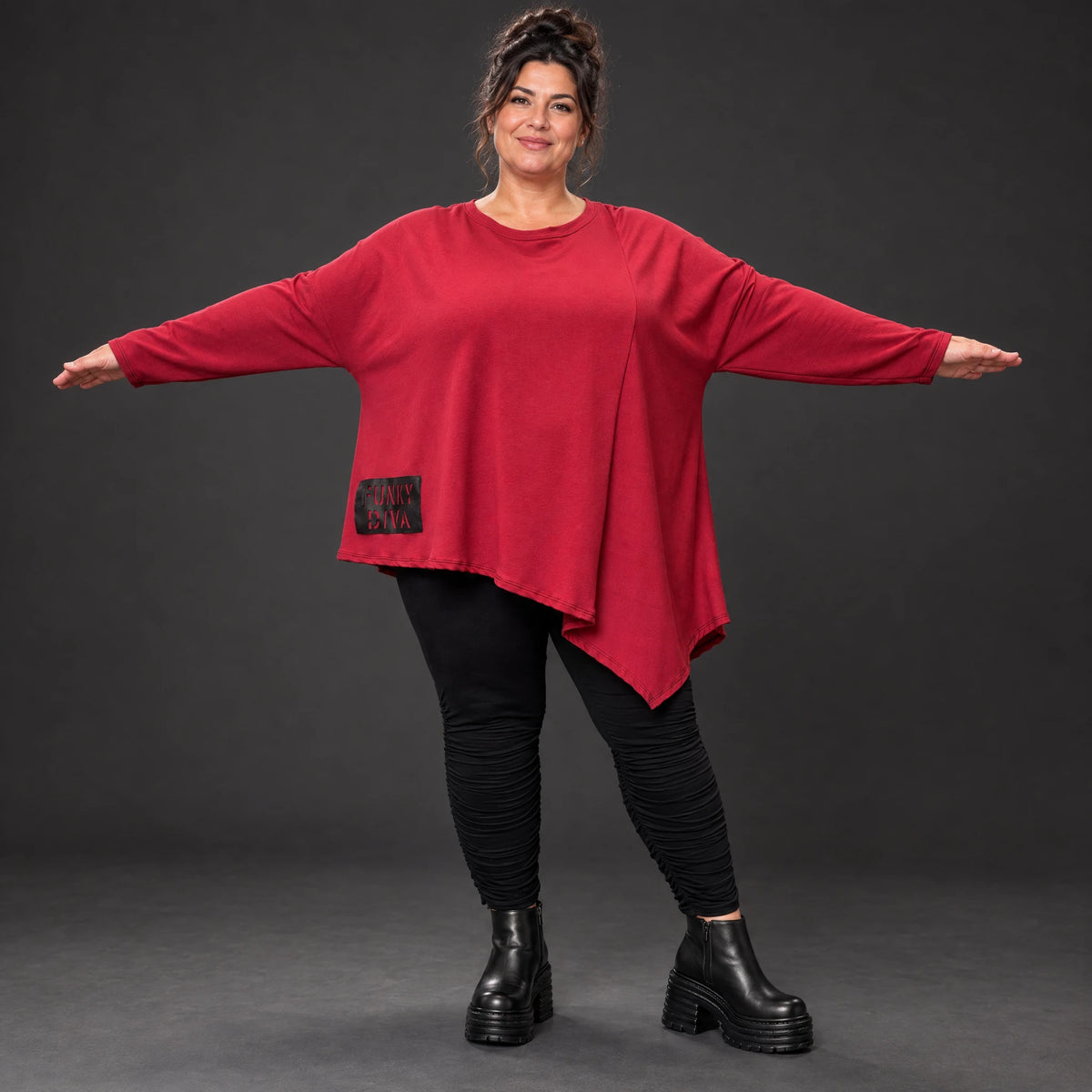 Rotes Langarmshirt mit asymmetrischem Zipfelsaum aus weichem Stretchjersey aus Italien