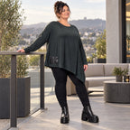 Schwarzes Langarmshirt mit asymmetrischem Zipfelsaum in warmem Stretchjersey aus Italien