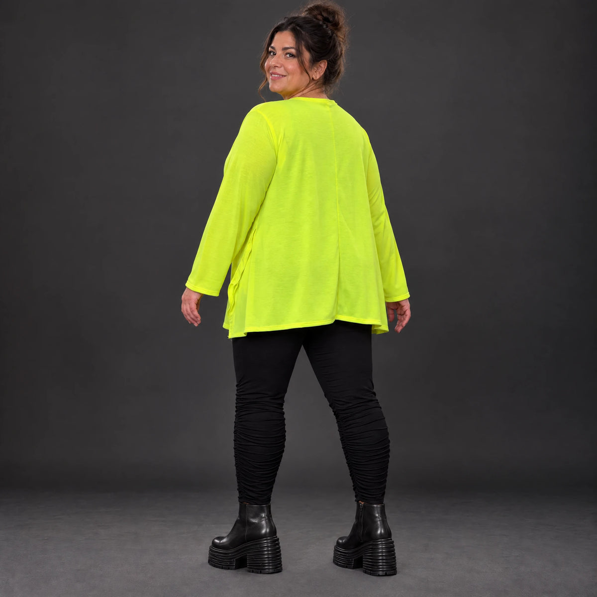 Langarmshirt in Neongelb aus feinem Stretchjersey mit Baumwolle und schmeichelnder A-Linie
