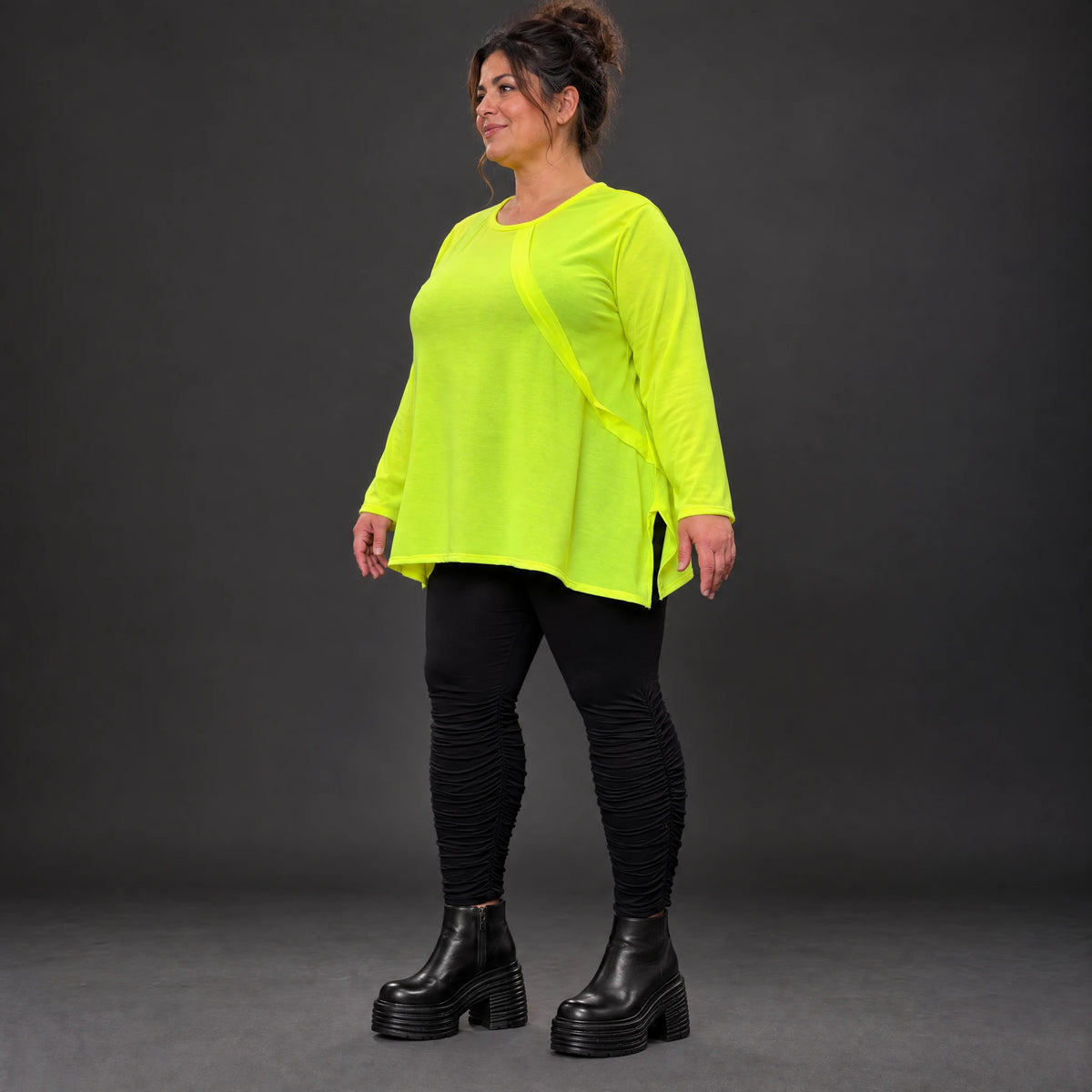 Langarmshirt in Neongelb aus feinem Stretchjersey mit Baumwolle und schmeichelnder A-Linie