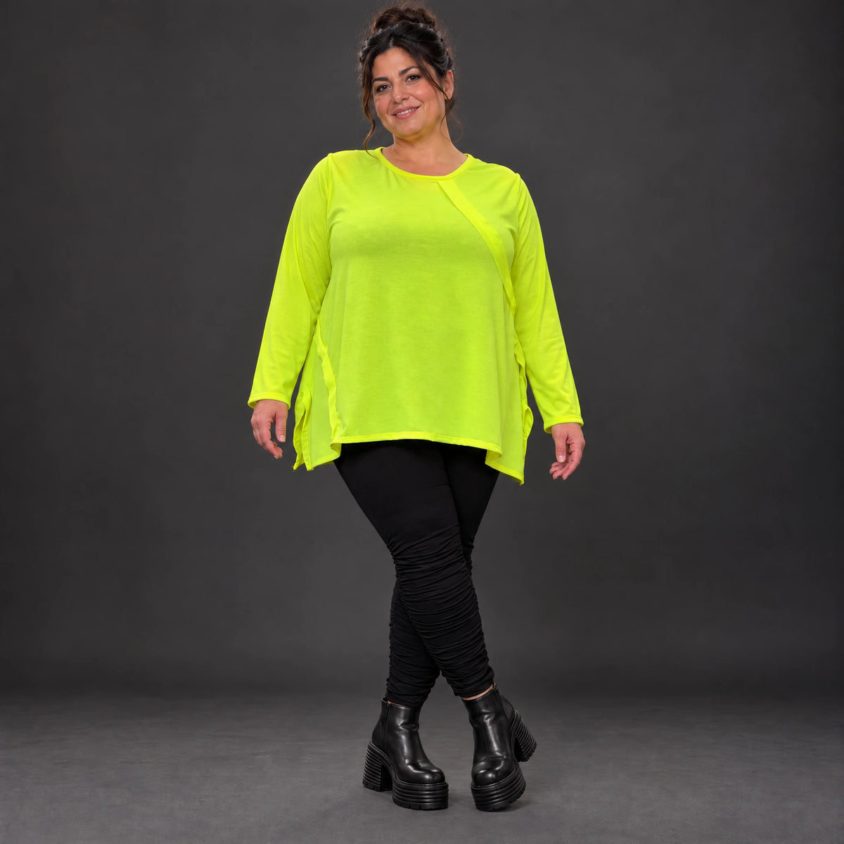 Langarmshirt in Neongelb aus feinem Stretchjersey mit Baumwolle und schmeichelnder A-Linie