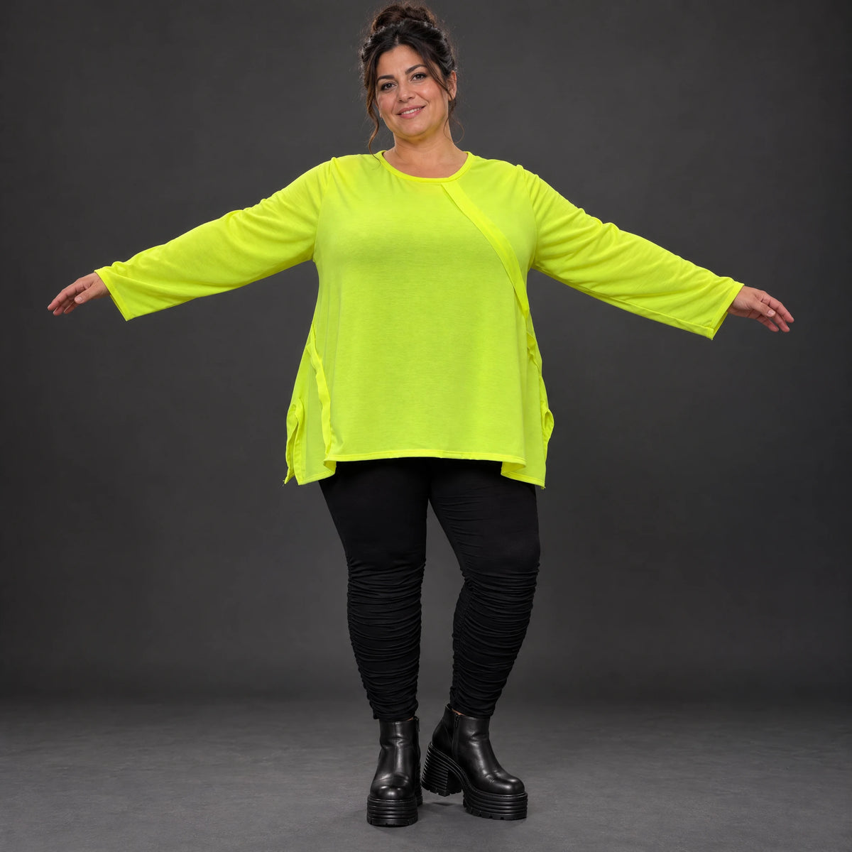 Langarmshirt in Neongelb aus feinem Stretchjersey mit Baumwolle und schmeichelnder A-Linie