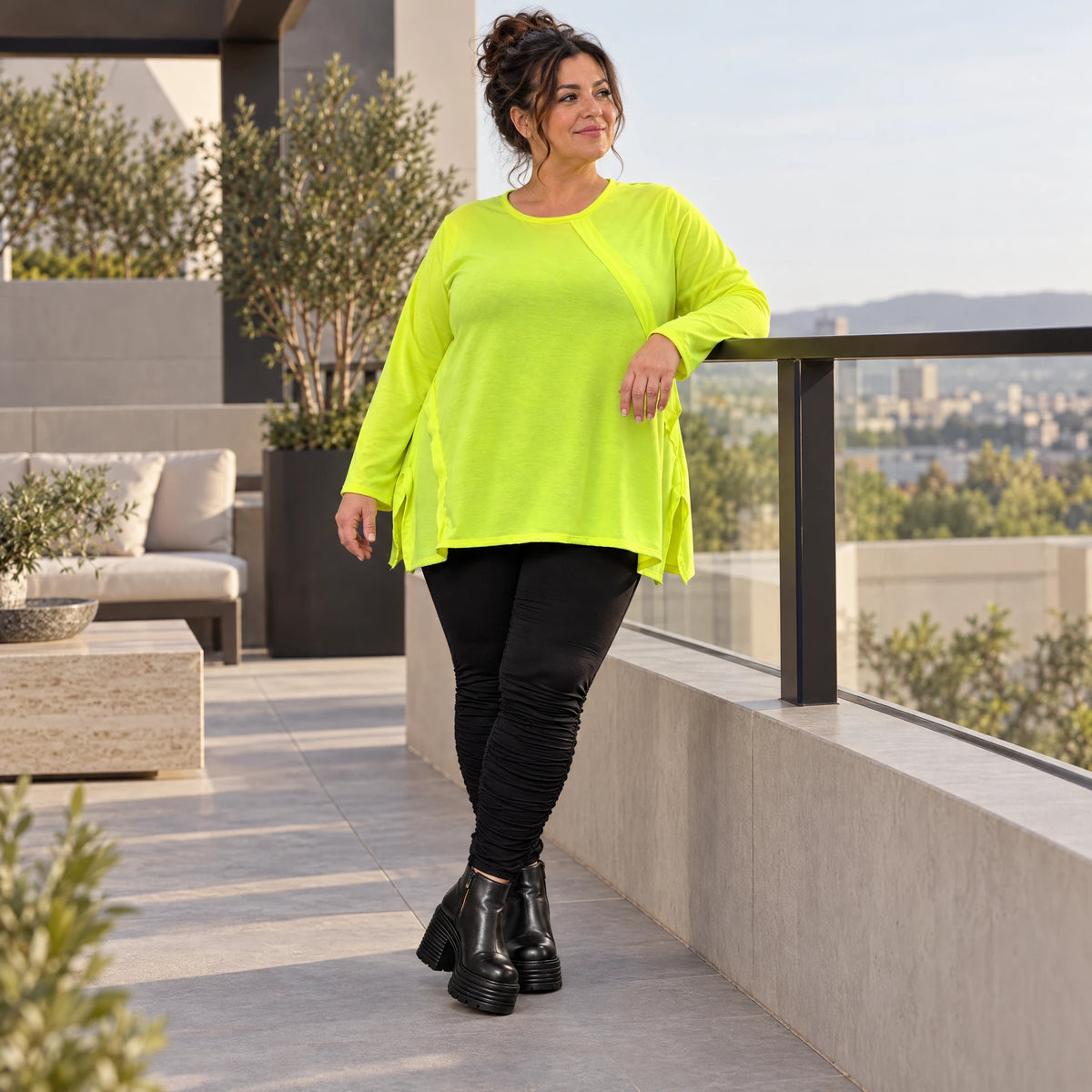 Langarmshirt in Neongelb aus feinem Stretchjersey mit Baumwolle und schmeichelnder A-Linie