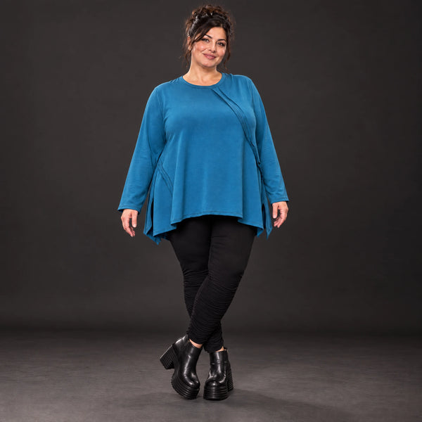 Blaues Langarmshirt aus warmem Stretchjersey in fließender A-Linie mit Rundhalsausschnitt