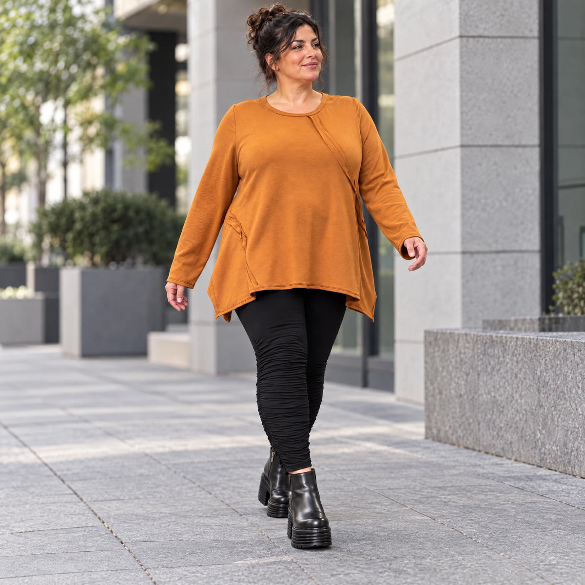 Langarmshirt in Braun aus weichem Stretchjersey mit fließender A-Linie für den Alltag