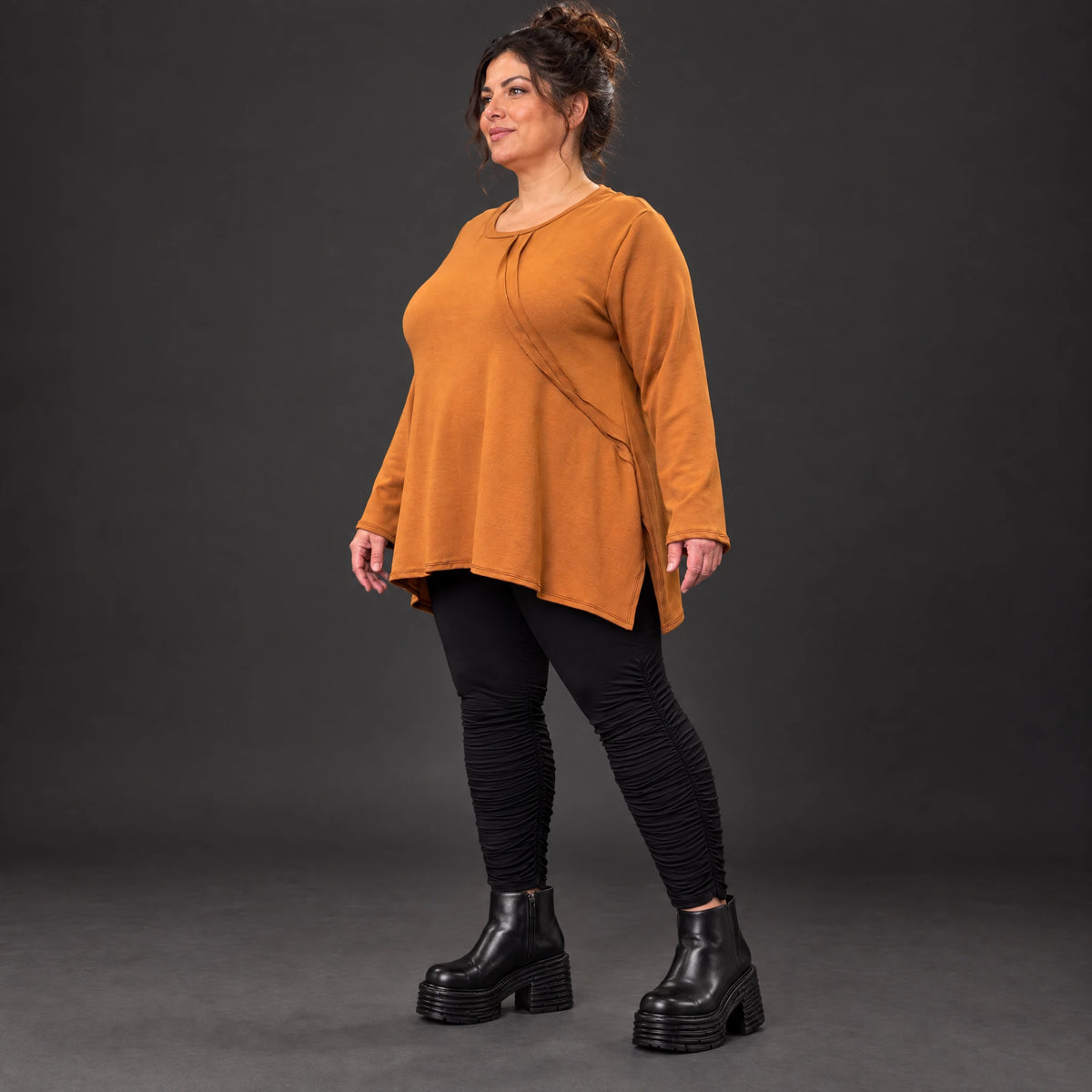 Langarmshirt in Braun aus weichem Stretchjersey mit fließender A-Linie für den Alltag