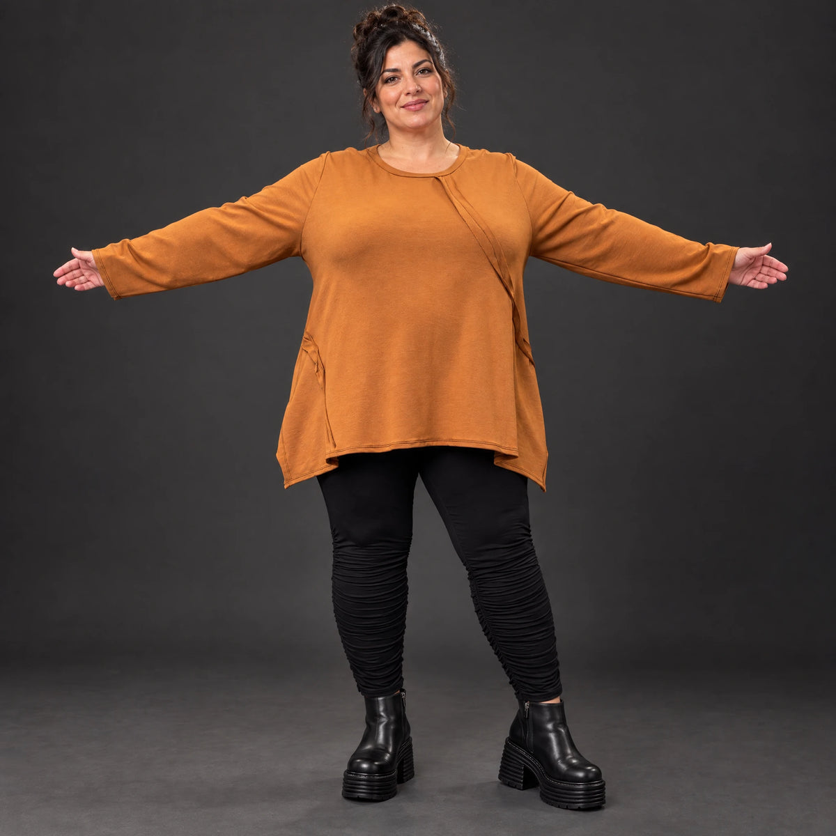 Langarmshirt in Braun aus weichem Stretchjersey mit fließender A-Linie für den Alltag