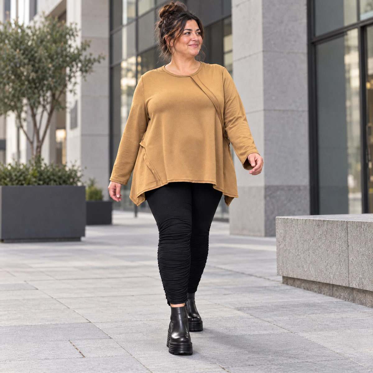 Langarmshirt in Camel mit weiter A-Linie aus weichem Stretchjersey für Alltagslooks