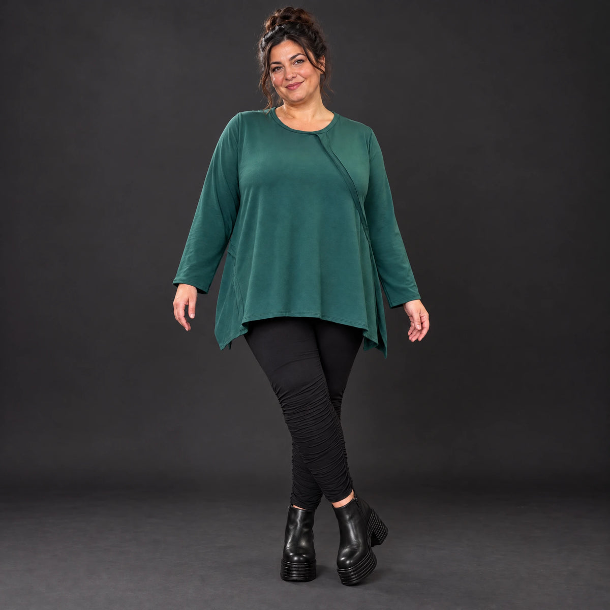 Langarmshirt in Dunkelgrün mit A-Linie und Rundhalsausschnitt aus weichem Stretchjersey