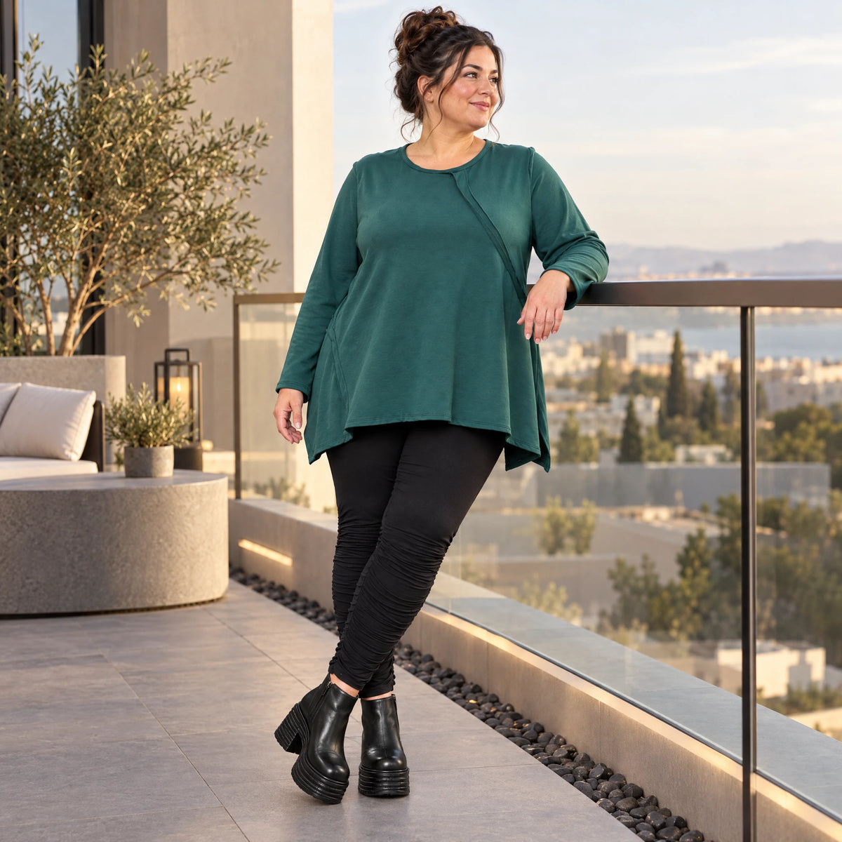 Langarmshirt in Dunkelgrün mit A-Linie und Rundhalsausschnitt aus weichem Stretchjersey