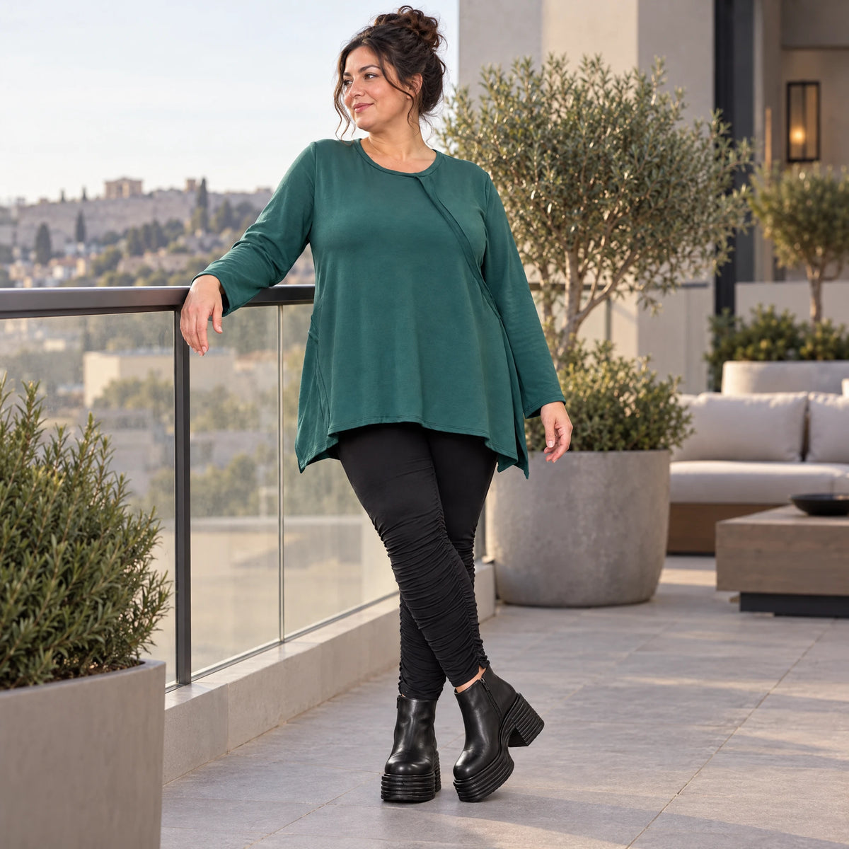 Langarmshirt in Dunkelgrün mit A-Linie und Rundhalsausschnitt aus weichem Stretchjersey