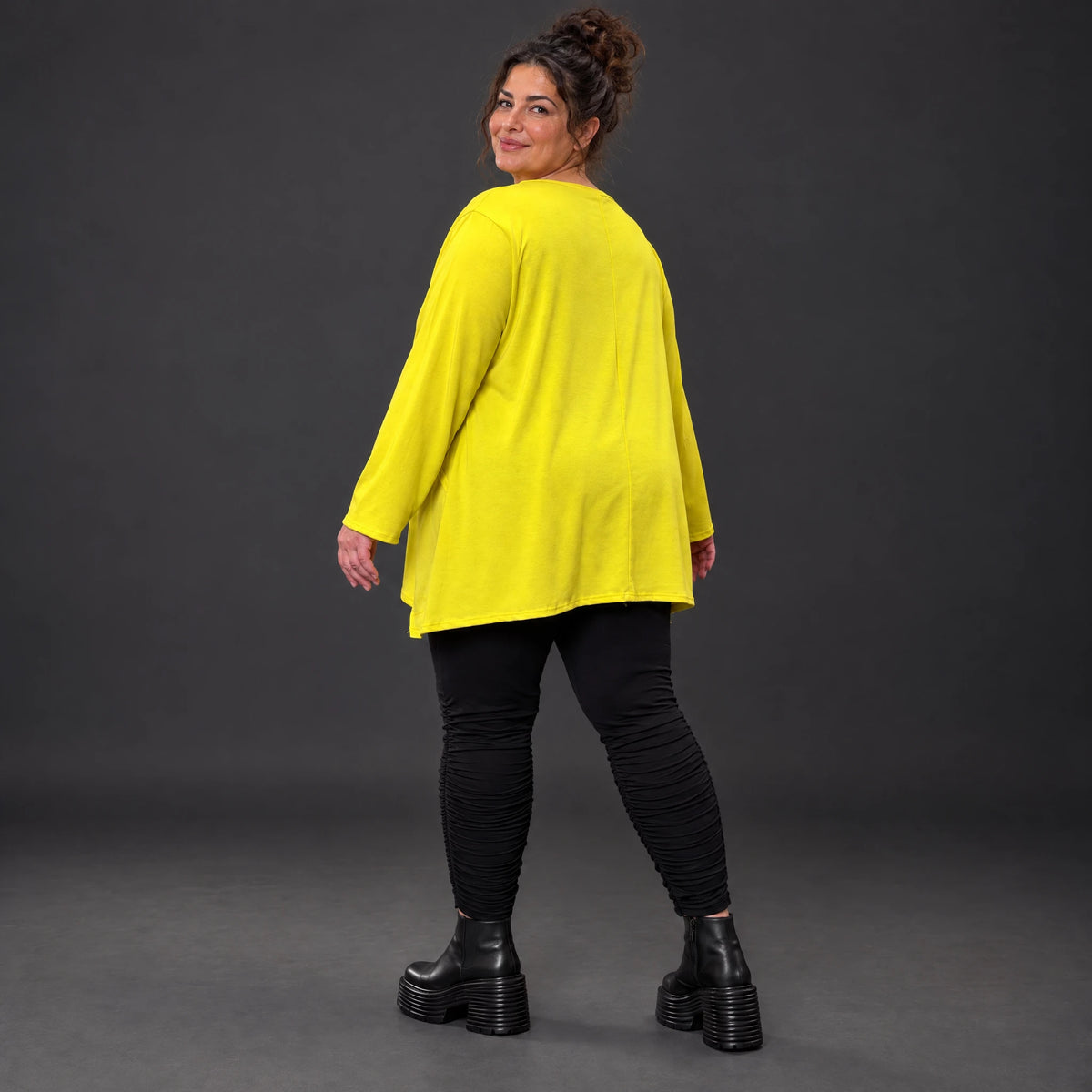 Langarmshirt in strahlendem Gelb mit fließender A-Linie aus weichem Baumwolljersey