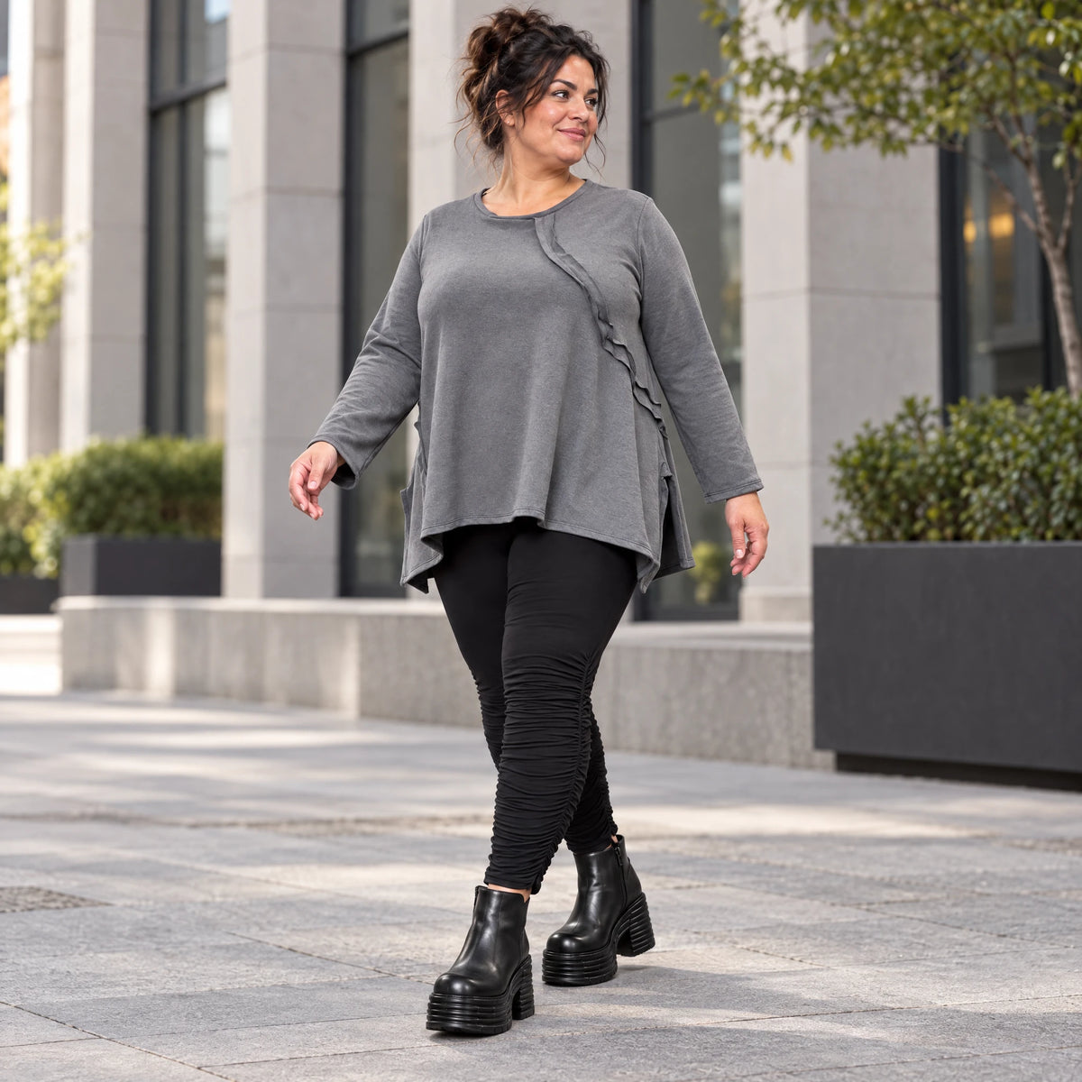 Weiches Langarmshirt in Grau mit fließender A-Linie aus feinem Jersey mit Elasthananteil