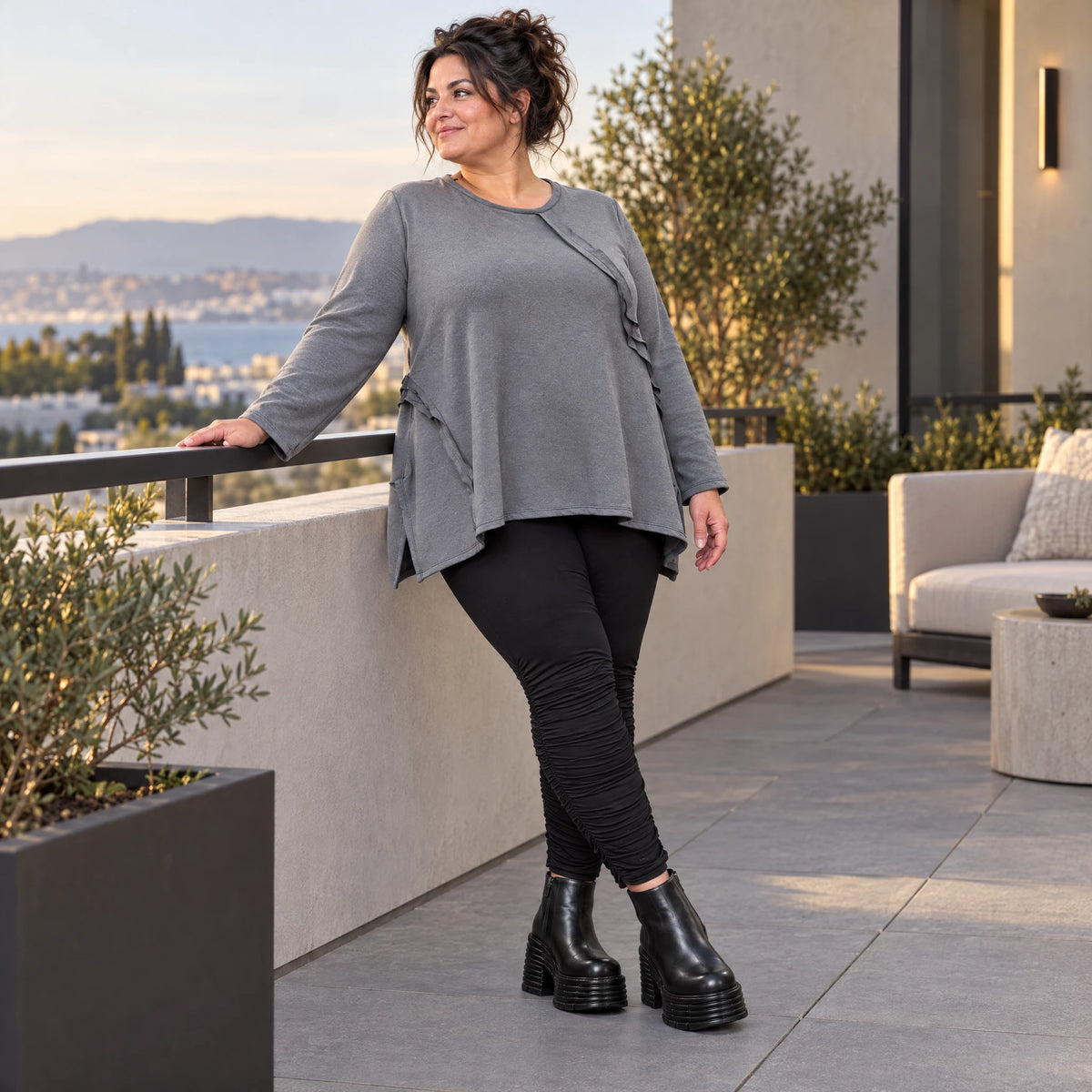 Weiches Langarmshirt in Grau mit fließender A-Linie aus feinem Jersey mit Elasthananteil