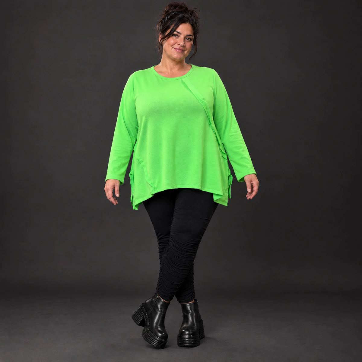 Langarmshirt in Grün aus feinem warmem Stretchjersey aus Italien mit fließender A-Linie