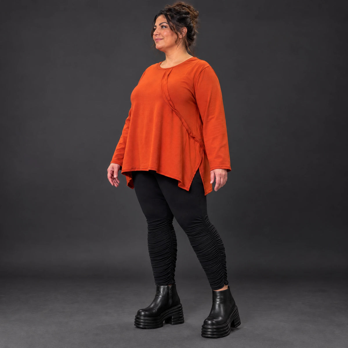 Langarmshirt in Orange mit Rundhalsausschnitt und fließender A-Linie aus Stretchjersey