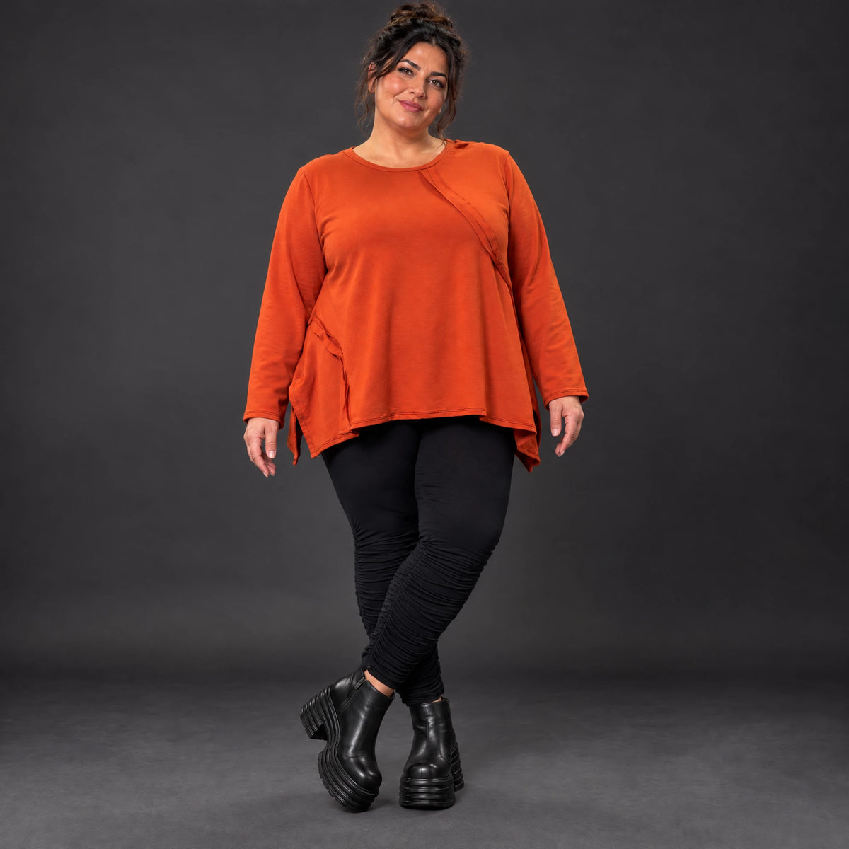 Langarmshirt in Orange mit Rundhalsausschnitt und fließender A-Linie aus Stretchjersey