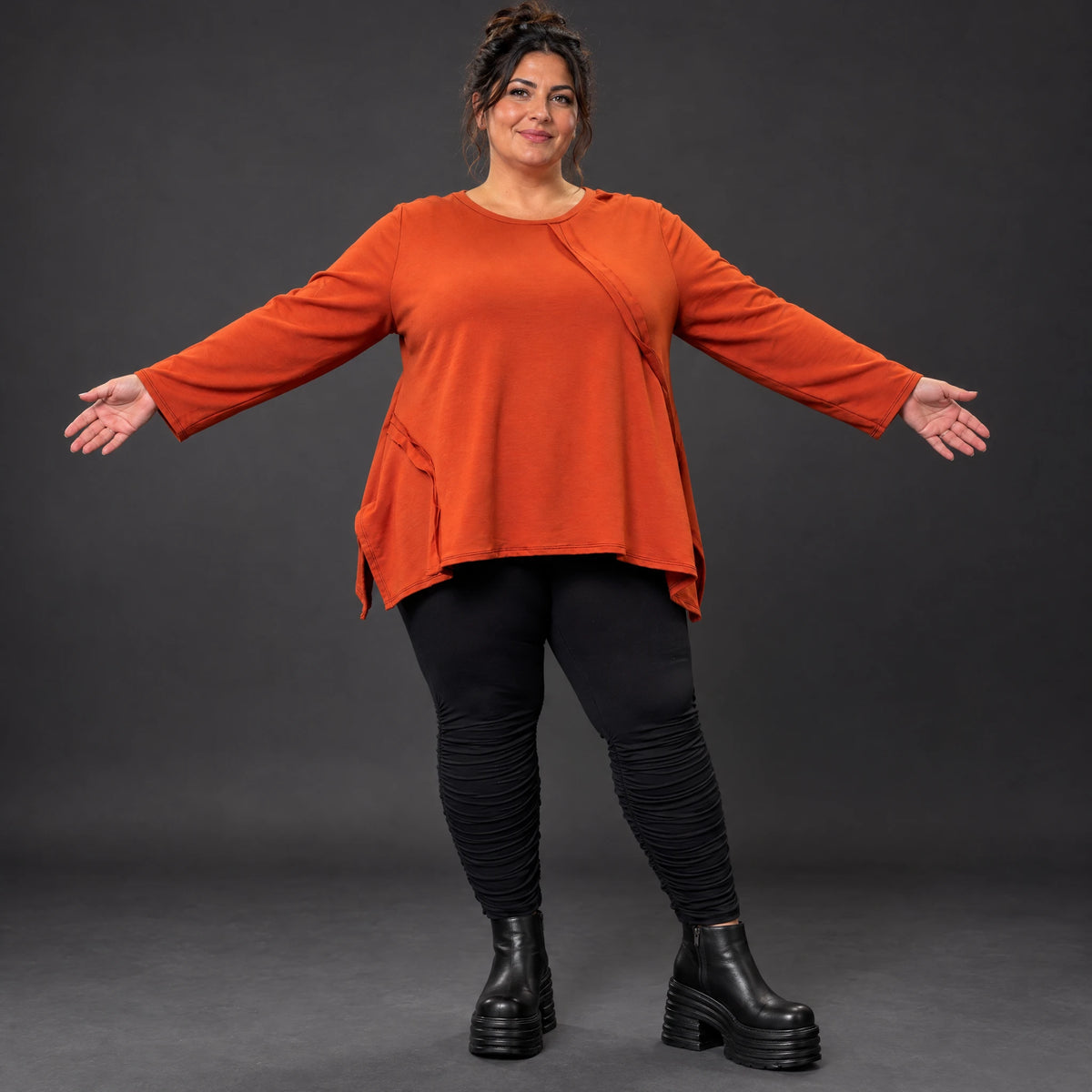 Langarmshirt in Orange mit Rundhalsausschnitt und fließender A-Linie aus Stretchjersey