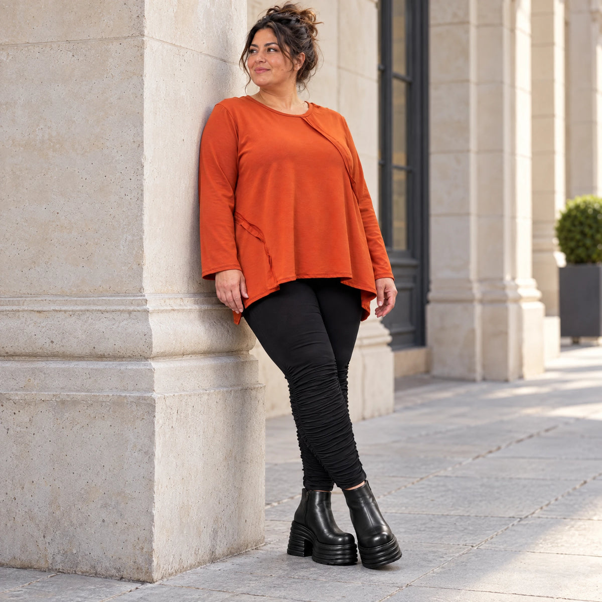 Langarmshirt in Orange mit Rundhalsausschnitt und fließender A-Linie aus Stretchjersey