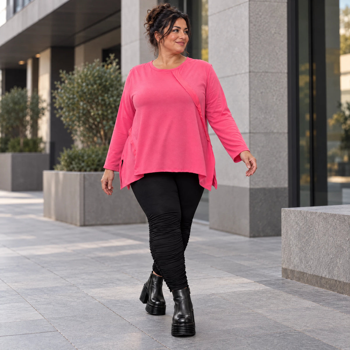 Pinkes Langarmshirt aus weichem Stretchjersey mit Rundhalsausschnitt und lässiger A-Linie
