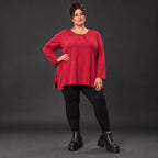 Rotes Langarmshirt mit fließender A-Linie aus weichem Stretchjersey gefertigt in Italien