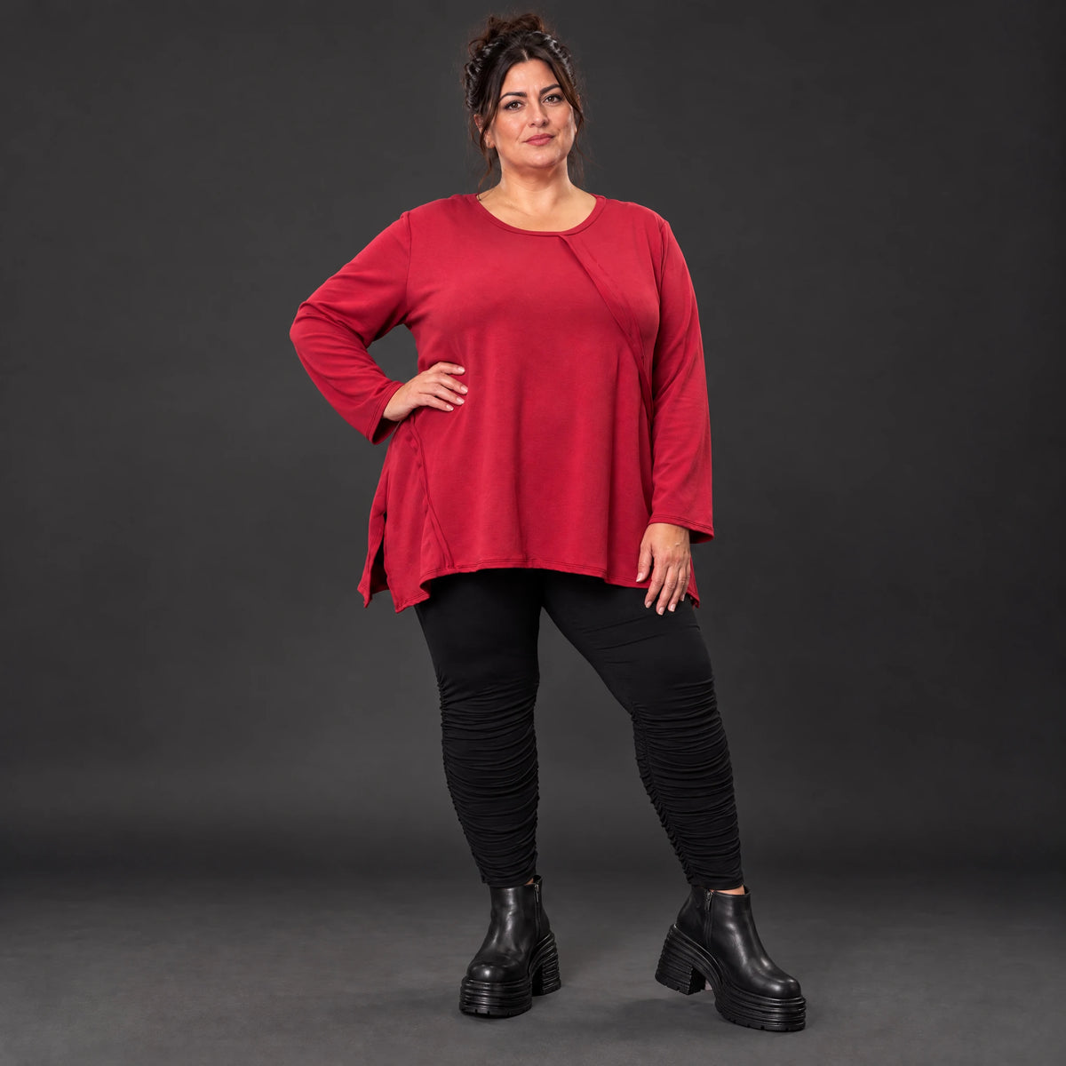 Rotes Langarmshirt mit fließender A-Linie aus weichem Stretchjersey gefertigt in Italien