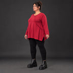Rotes Langarmshirt mit fließender A-Linie aus weichem Stretchjersey gefertigt in Italien