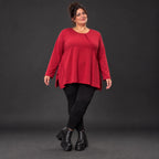 Rotes Langarmshirt mit fließender A-Linie aus weichem Stretchjersey gefertigt in Italien