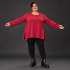 Rotes Langarmshirt mit fließender A-Linie aus weichem Stretchjersey gefertigt in Italien