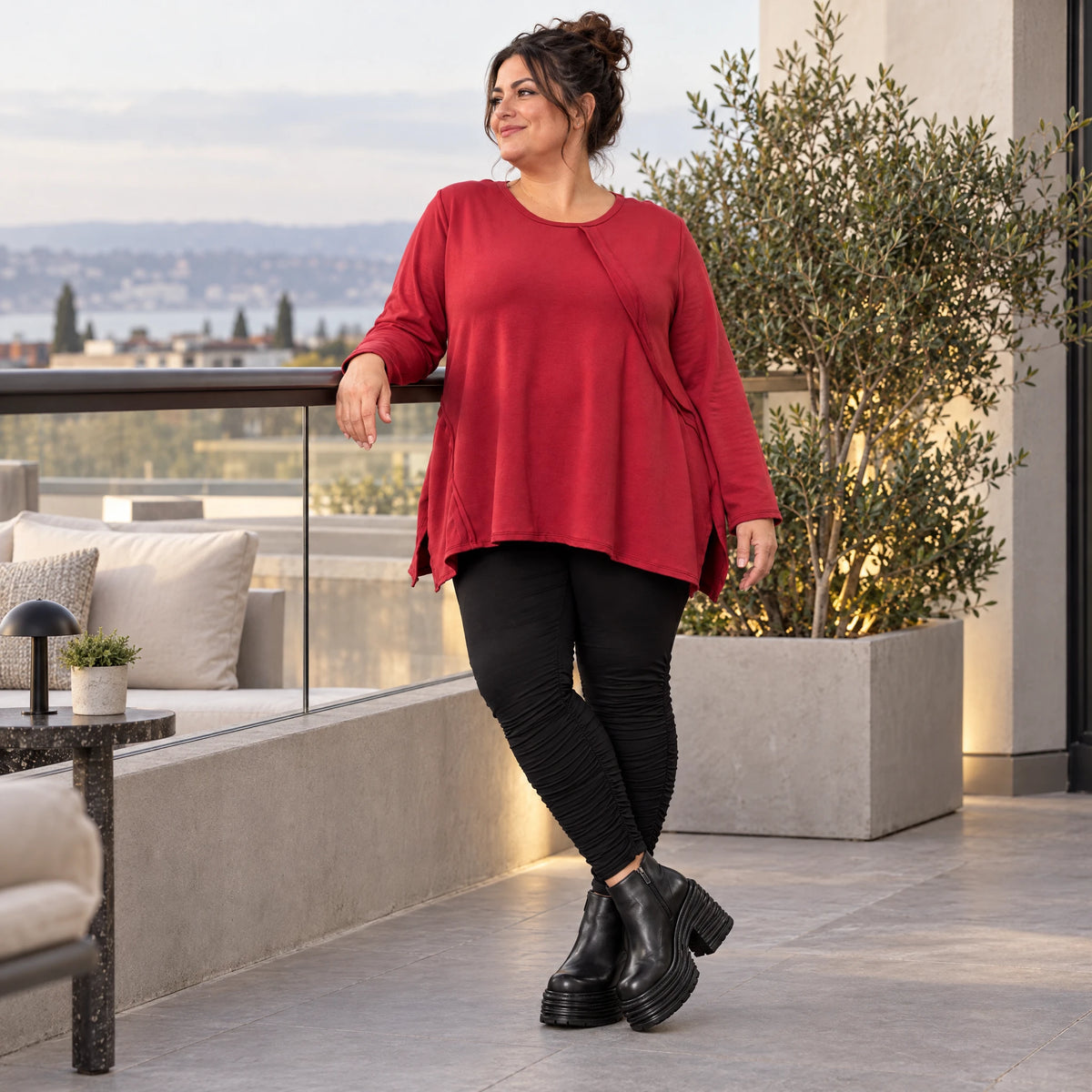 Rotes Langarmshirt mit fließender A-Linie aus weichem Stretchjersey gefertigt in Italien