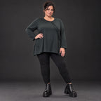 Schwarzes Langarmshirt Basic in fließender A-Linie aus weichem Stretchjersey aus Italien