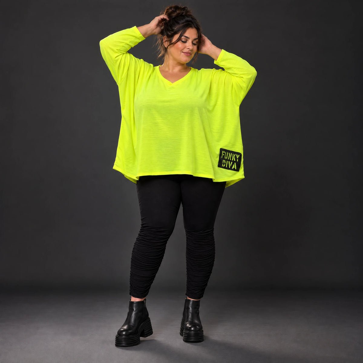 Lässiges Langarmshirt in leuchtendem Neongelb mit V-Ausschnitt aus weichem Stretchjersey