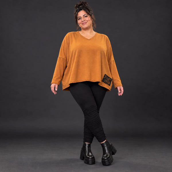 Langarmshirt in Braun mit V-Ausschnitt aus weichem Stretchjersey in kastiger Passform