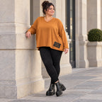 Langarmshirt in Braun mit V-Ausschnitt aus weichem Stretchjersey in kastiger Passform