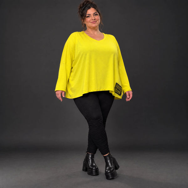 Langarmshirt in Gelb aus weichem Stretchjersey mit V-Ausschnitt und kastiger Passform