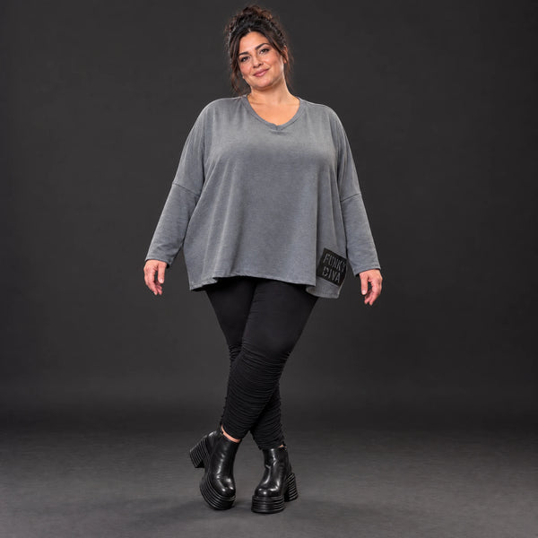 Graues Langarmshirt aus weichem Stretchjersey mit V-Ausschnitt und kastiger Passform