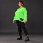 Langarmshirt in sattem Grün aus weichem Stretchjersey mit V-Ausschnitt im kastigen Schnitt