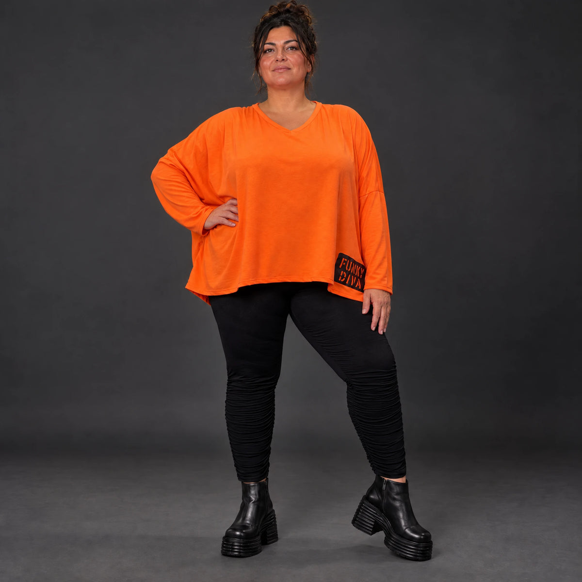 Langarmshirt in kräftigem Orange mit lässig kastigem Schnitt aus weichem Baumwolljersey