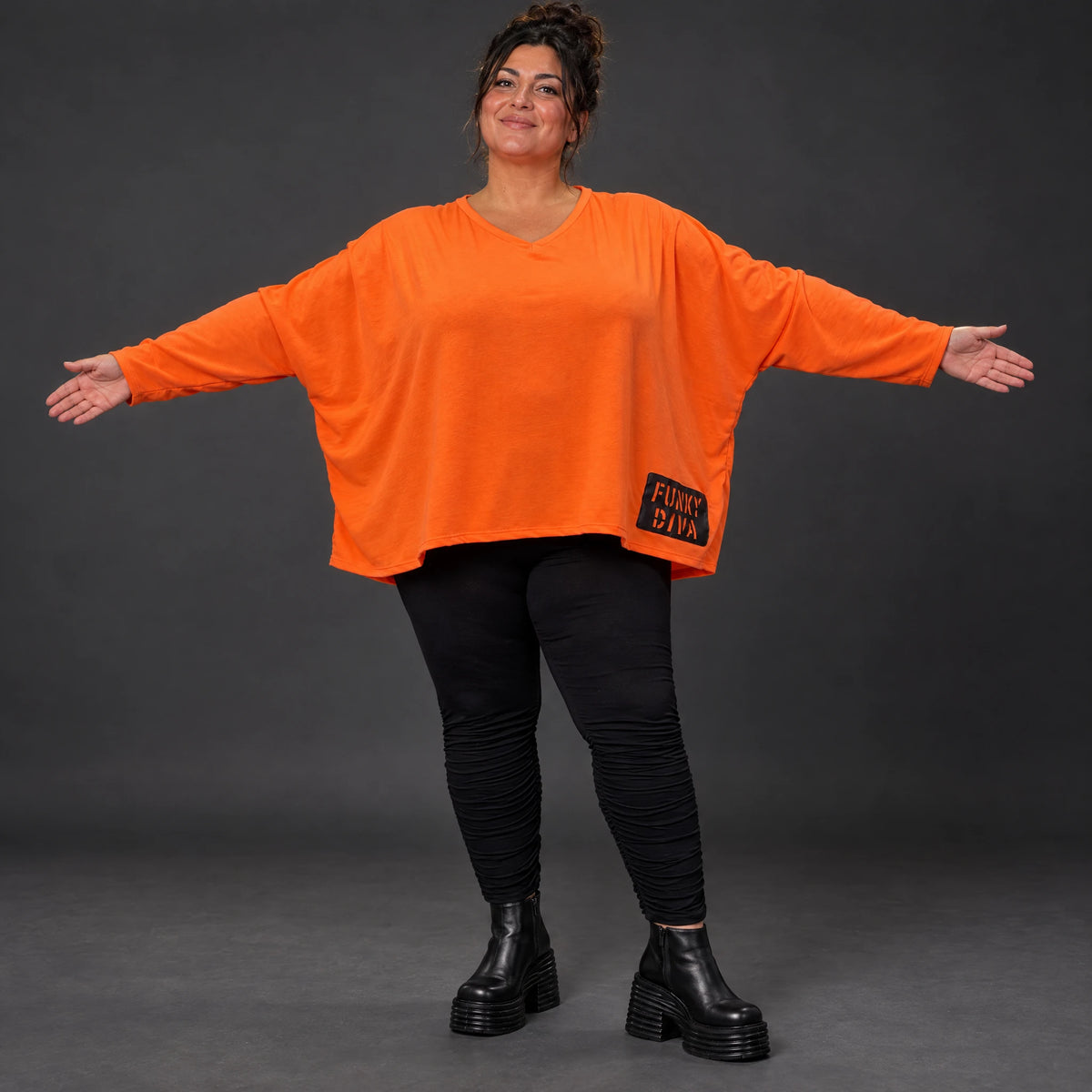 Langarmshirt in kräftigem Orange mit lässig kastigem Schnitt aus weichem Baumwolljersey
