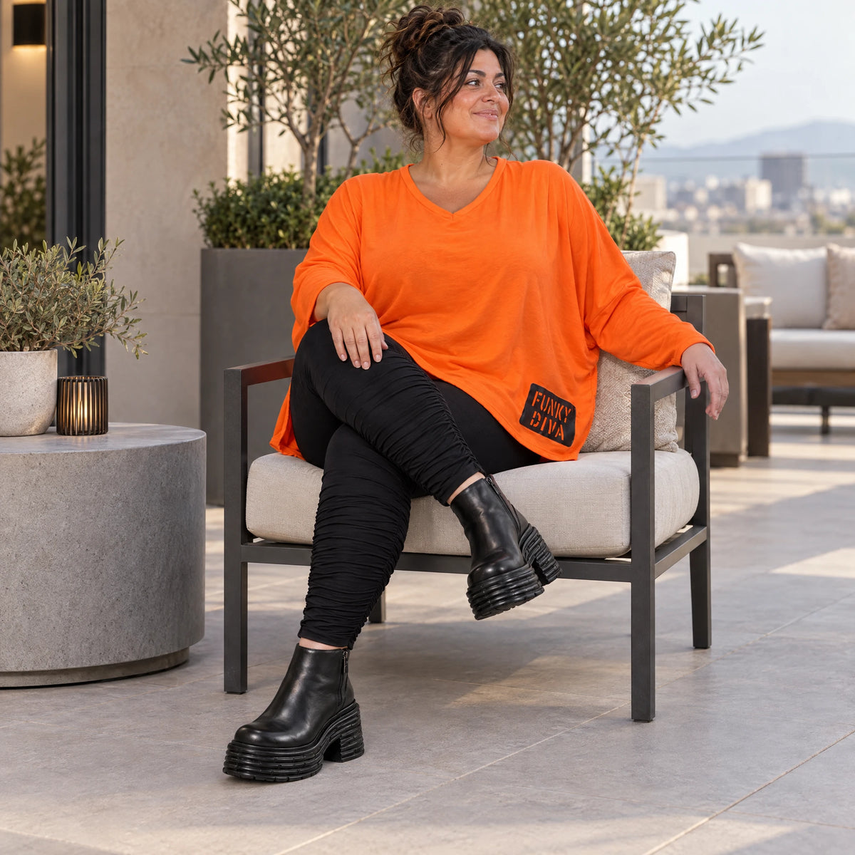 Langarmshirt in kräftigem Orange mit lässig kastigem Schnitt aus weichem Baumwolljersey