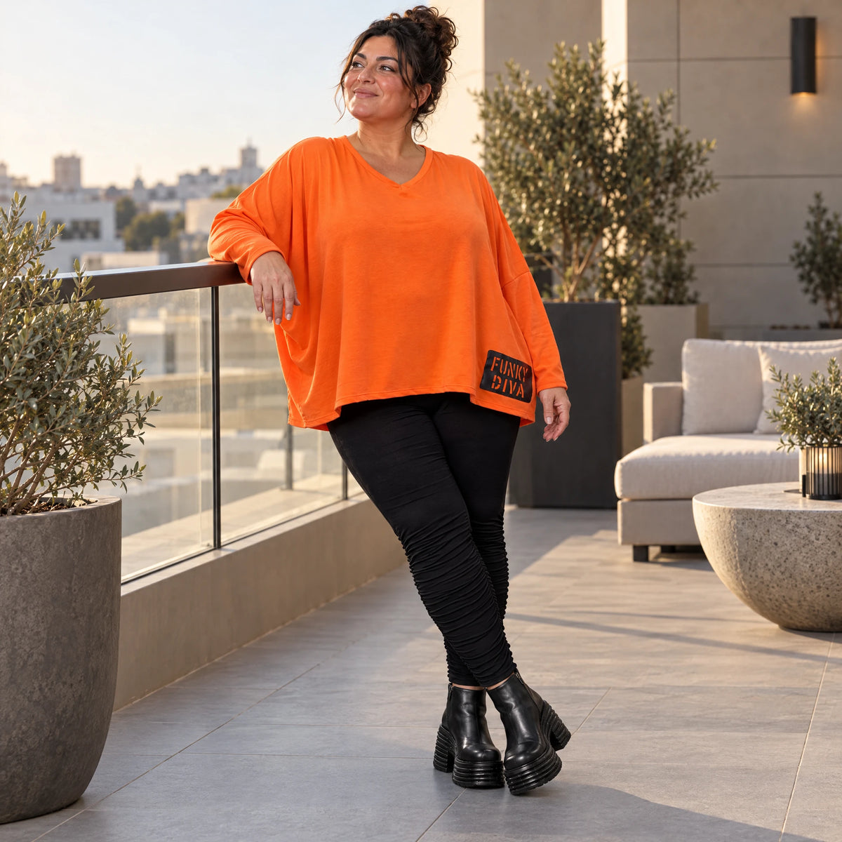 Langarmshirt in kräftigem Orange mit lässig kastigem Schnitt aus weichem Baumwolljersey